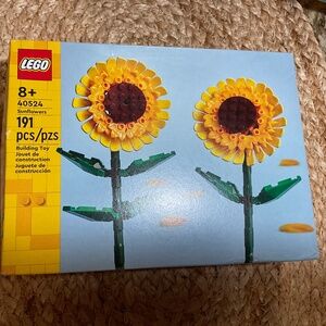NWOT, Sunflowers 191 pieces